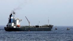 Rus petrolünün Yunanistan açıklarından Avrupa'ya gizlice sevki görüntülendi