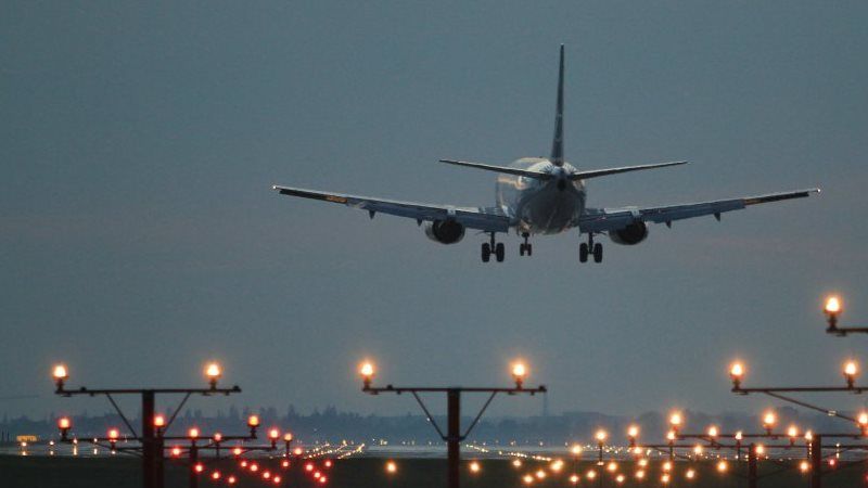 Yunanistan'dan İstanbul'a hareket eden uçak Selanik'e acil iniş yaptı