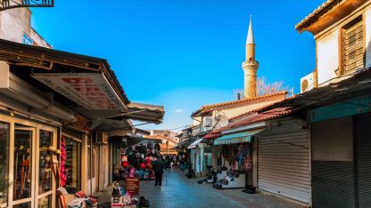 Hükümet, enerji tasarrufu için mağazaların çalışma saatlerini azaltmayı düşünüyor 