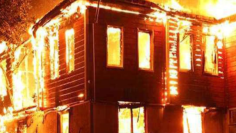 Evde çıkan yangında bir kişi hayatını kaybetti