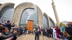 Köln Camisi’nde ilk kez hoparlörden 'cuma ezanı' okundu