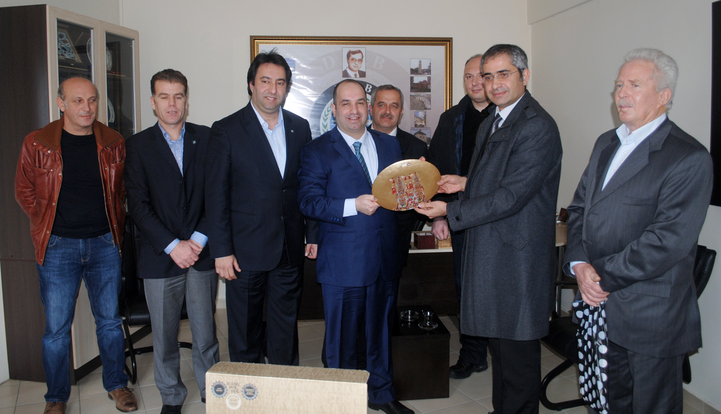 Başkonsolos Akıncı DEB Partisi Genel Merkezi’ni Ziyaret Etti