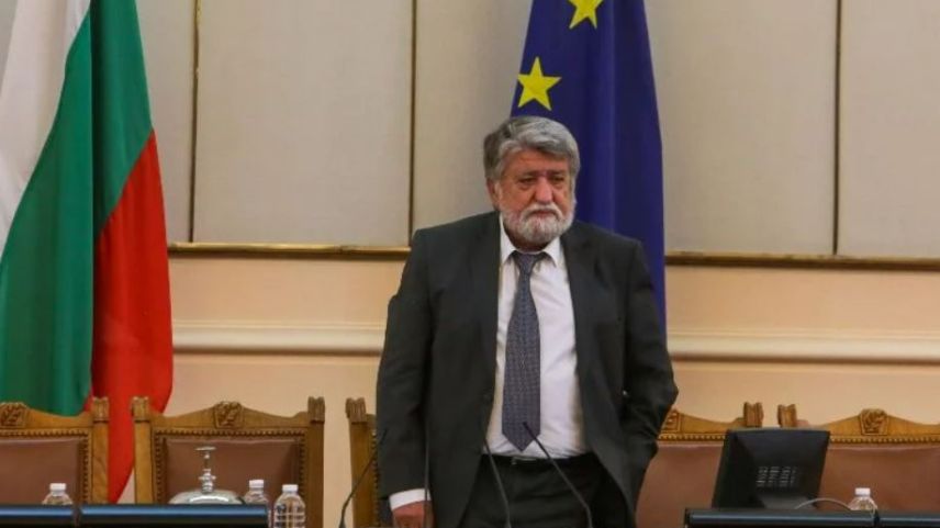 Bulgaristan'da  ilk kez Türk asıllı bir siyasetçi meclis başkanı oldu