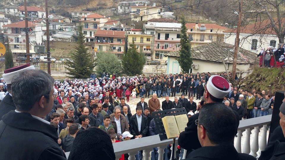 Mustafçova Gençlik Derneği kütüphane için yardım kermesi düzenledi