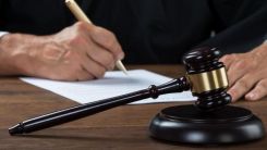 Yunan halkı yargı bağımsızlığına inanmıyor