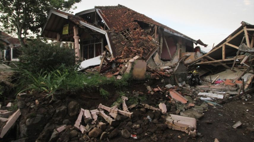Korkunç depremde 162 kişi hayatını kaybetti