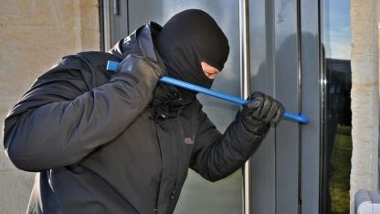 Balkon kapısından girdiler, 23 bin euro çaldılar