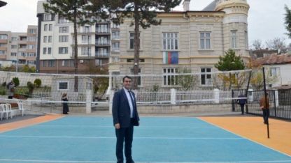 Osmangazi Belediyesi'nden Şumnu'daki 100 yıllık okula tarihi hizmet