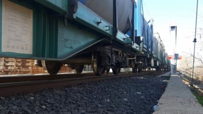 Raylarda yürüyen adama tren çarptı