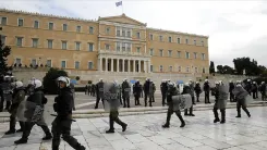 Yunanistan'da bir gencin polis kurşunuyla ağır yaralanmasına ilişkin protestolar sürüyor