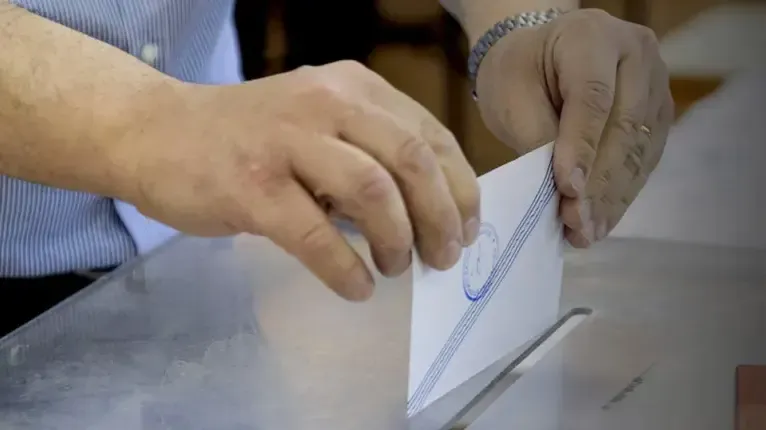 Kamuoyu araştırması: Yeni Demokrasi Partisi hala 8 puan önde