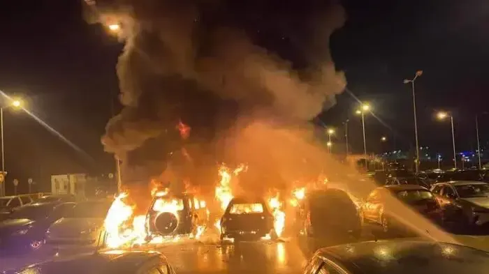 Dedeağaç Havaalanı'nda büyük yangın: 11 araç yandı