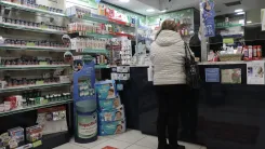 Yunanistan'daki ilaç sıkıntısı tepkilere yol açıyor