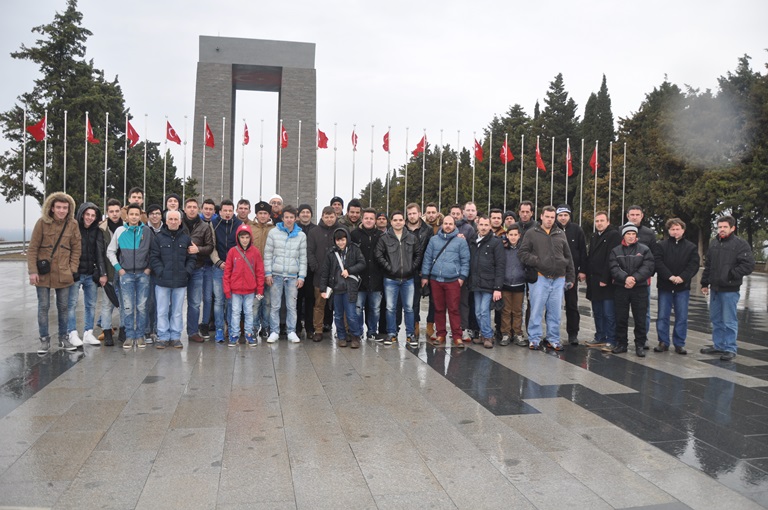 Harmanlık gençliği Çanakkale Şehitliği’ni ziyaret etti