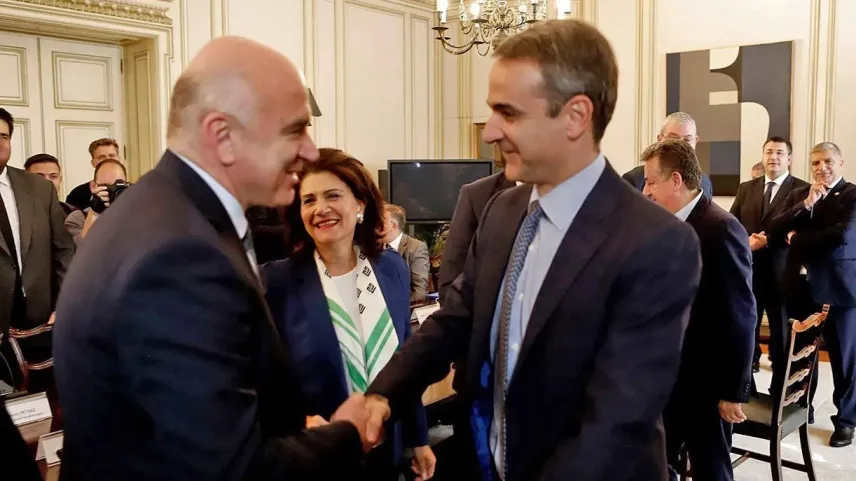 Miçotakis'ten, Eyalet Başkanı Metios’a destek