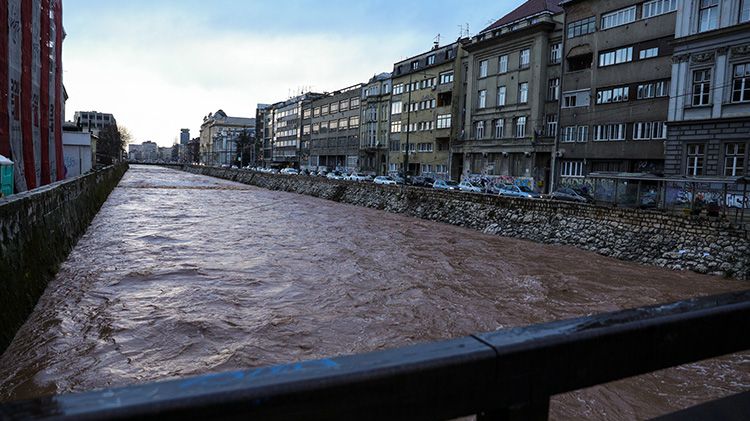 Bosna Hersek ve Sırbistan'da şiddetli yağışlar sele neden oldu