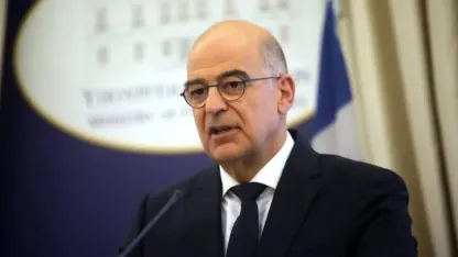 Dışişleri Bakanı Dendias deprem nedeniyle Çavuşoğlu'na taziyelerini iletti