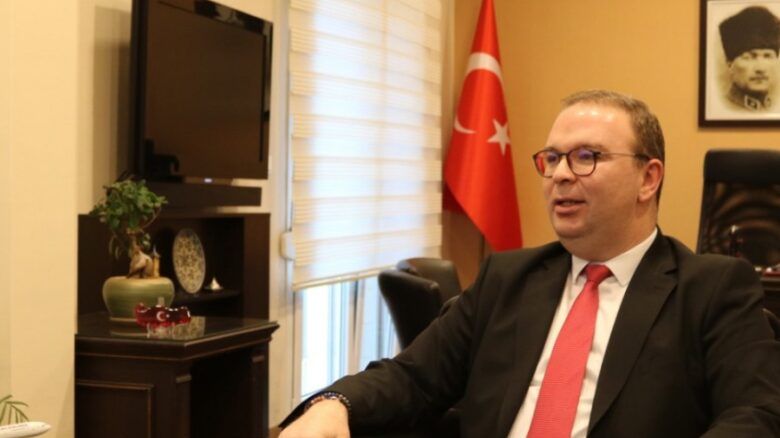Başkonsolos Aykut Ünal, depremi ve yardım kampanyalarını Çınar FM'e değerlendirdi 