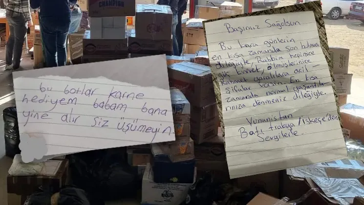 Miniklerin yardım kolilerine bıraktığı notlar görenleri duygulandırıyor