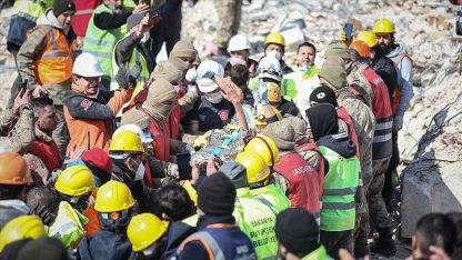 Arnavutluk'ta Türkiye'deki depremler nedeniyle ulusal yas ilan edildi