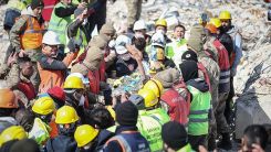 Arnavutluk'ta Türkiye'deki depremler nedeniyle ulusal yas ilan edildi