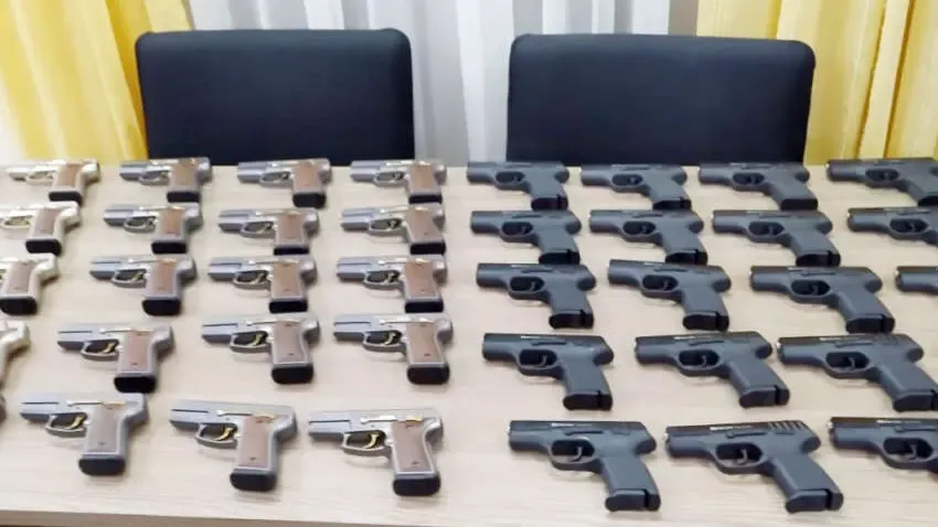 45 adet tabanca ile yakalandılar