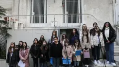 Yunanistan'da çocuklardan oluşan koro depremzedeler için şarkı söyledi