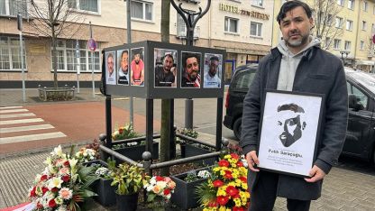 Hanau'daki ırkçı terör saldırısında yakınlarını kaybeden Türkler, olayın aydınlatılmasını istiyor