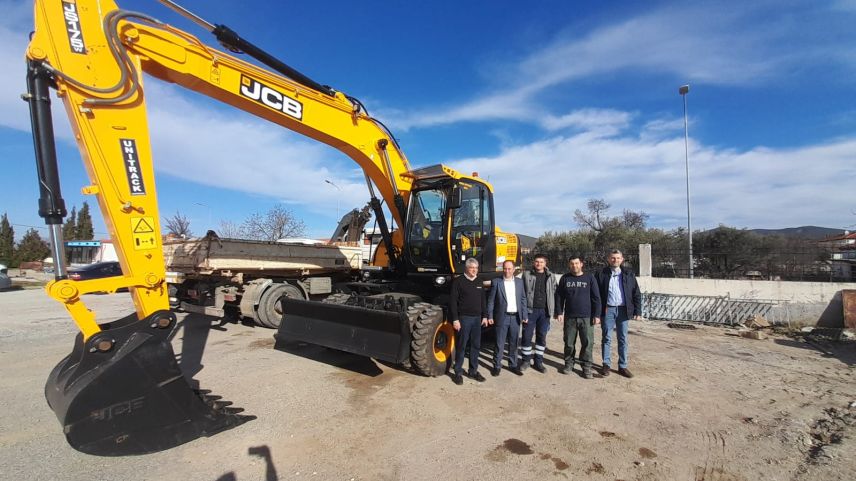 Kozlukebir Belediyesi yeni iş makinelerini teslim aldı