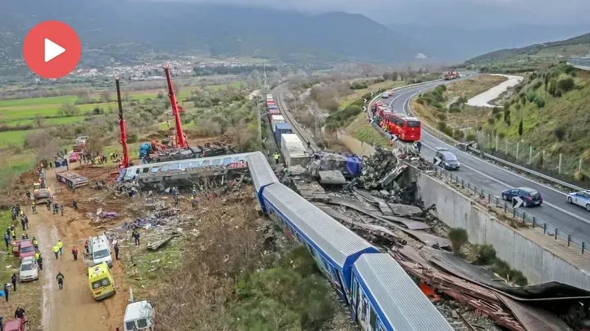 Tren kazasında son durum: Ölü sayısı artıyor