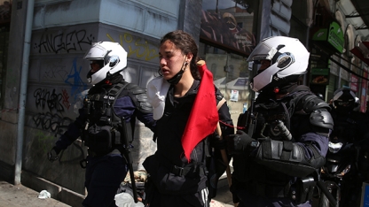 Tren kazası nedeniyle yapılan eyleme polis müdahale etti