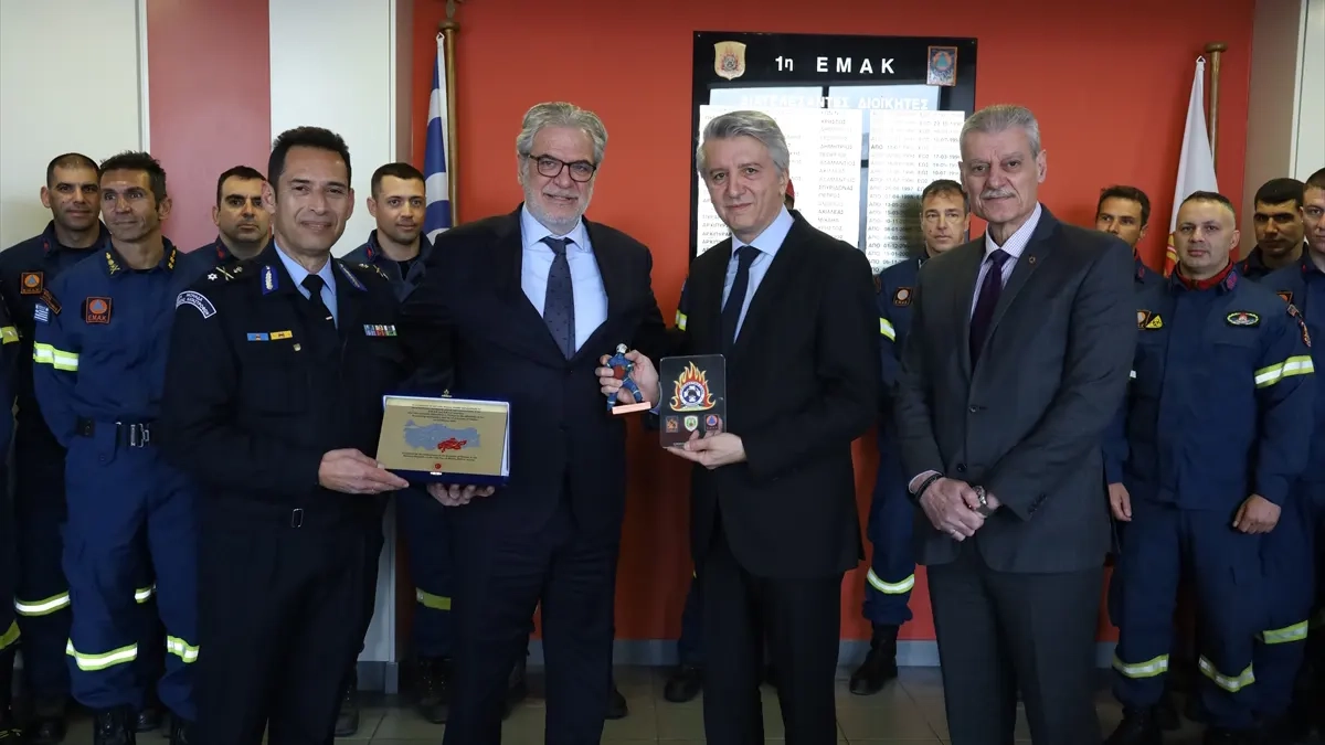 Türkiye Büyükelçisi Erciyes’ten EMAK ekibine teşekkür ve plaket