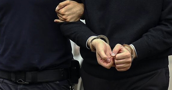 Doğaüstü güçleri olduğunu söyledi, insanları kandırdı