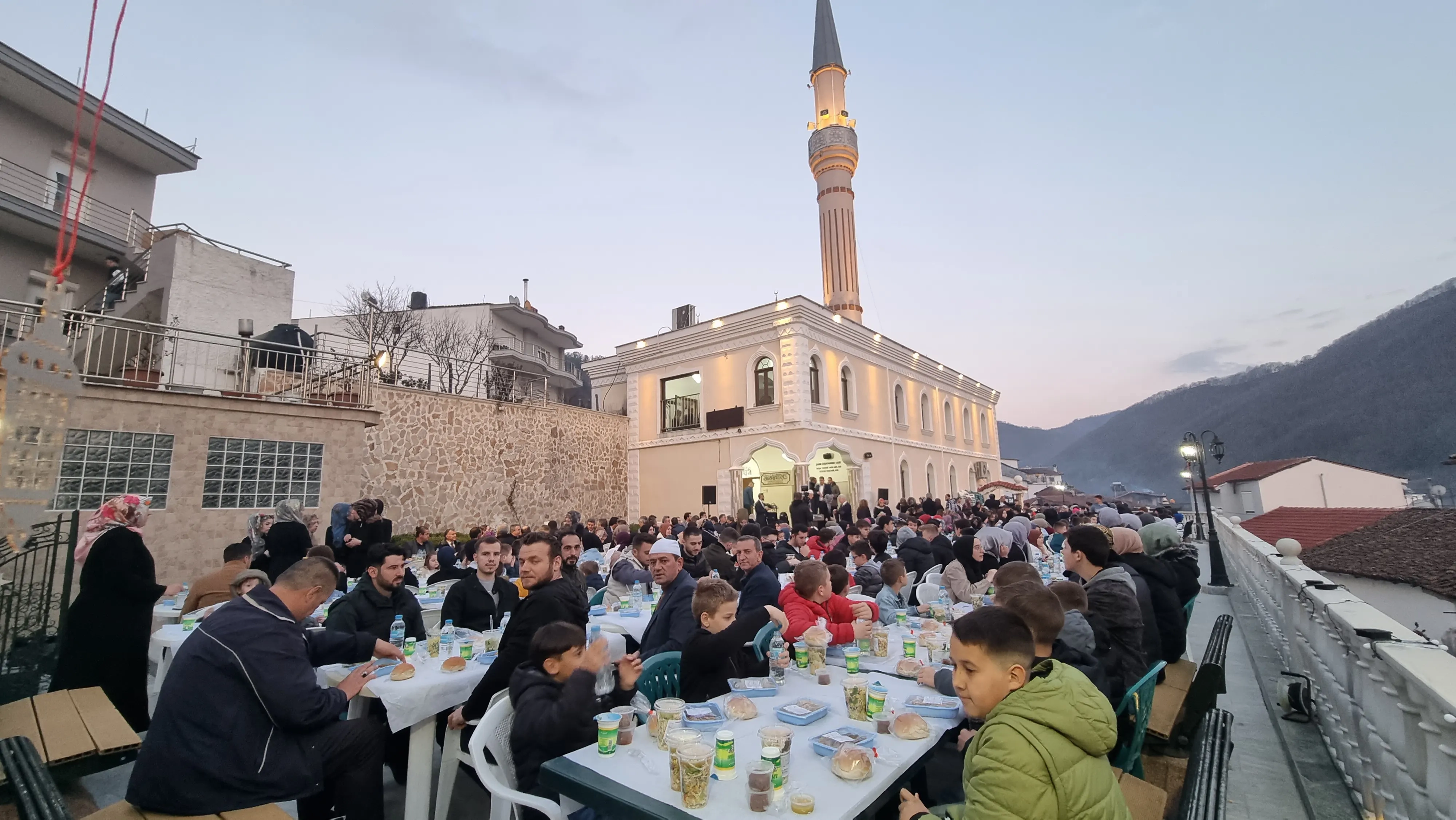 İskeçe Müftülüğü “Çocuk ve Gençlik İftarları” Şahin iftarı ile başladı