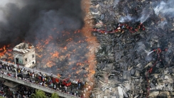 Popüler giyim pazarı alevlere teslim oldu