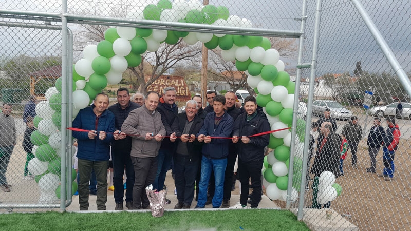 Kurcalı köyünde yapımı tamamlanan halı sahanın açılışı yapıldı