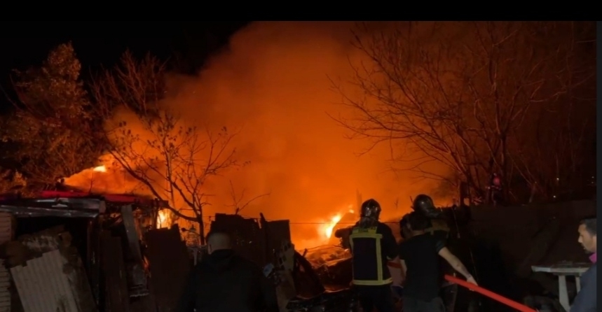 Kalkanca'daki yangın mahalle sakinlerini korkuttu