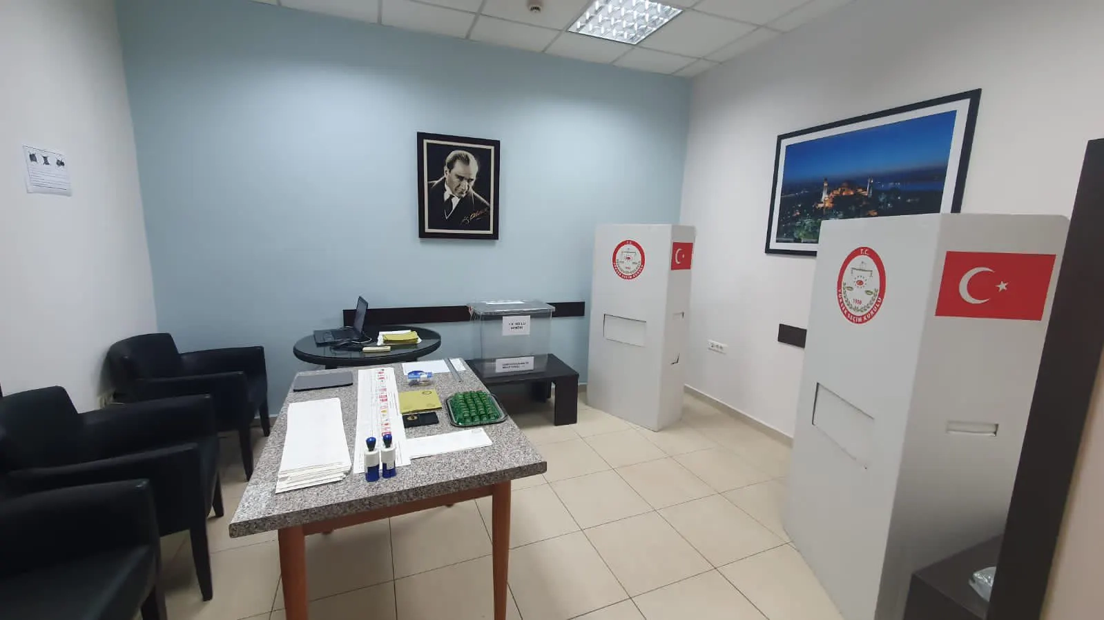 Yunanistan'da, Türkiye'deki 14 Mayıs seçimleri için oy kullanma işlemi başladı