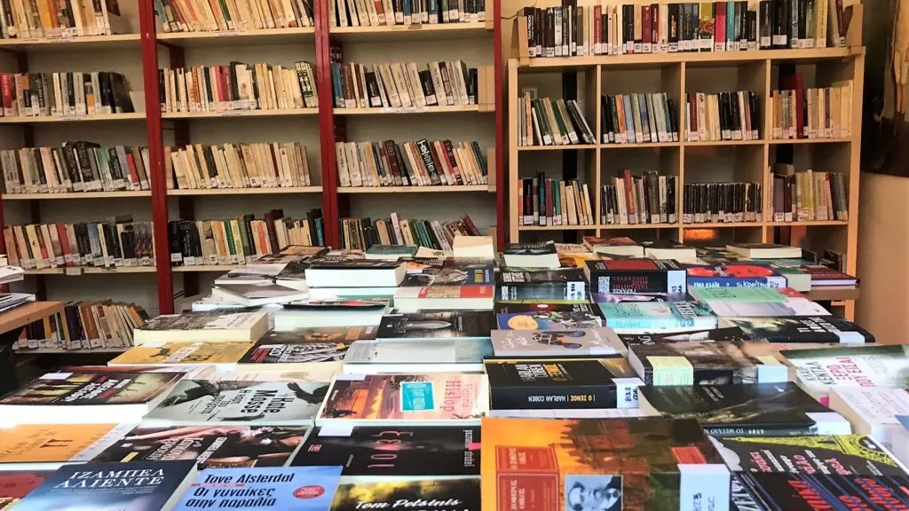 Sosyal medyaya rağmen, hala kitap okuyan gençler var!