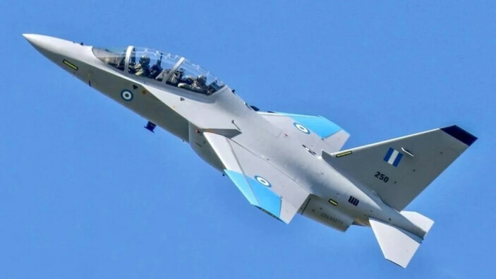 Yunanistan'ın İsrail'den aldığı M-346 uçaklarının ikisi ülkeye ulaştı