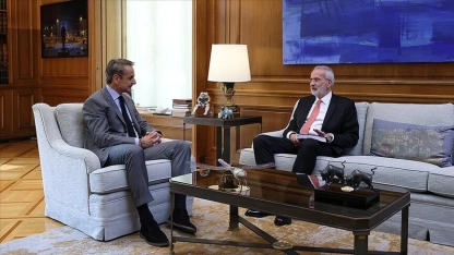 Geçici hükümetin başbakanı Sarmas, yemin ederek göreve başladı