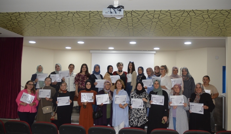 Kadınlara yönelik Yunanca dil eğitimi kursları sona erdi