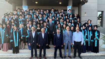 Celal Bayar Azınlık Lisesi'ni bitiren öğrenciler mezuniyet töreninde buluştu