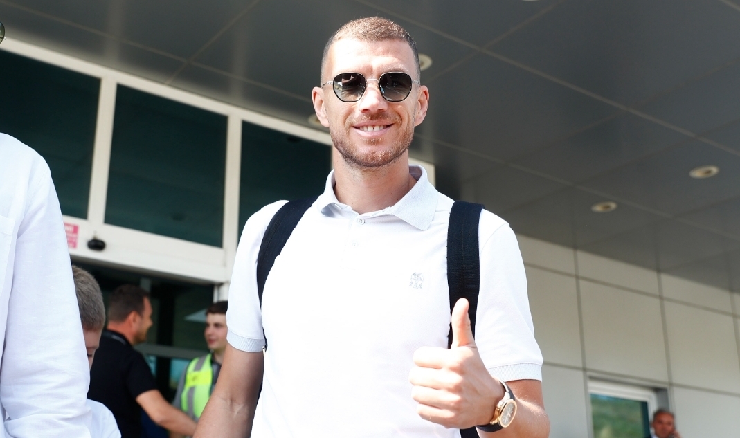 Ünlü golcü Edin Dzeko, Fenerbahçe için İstanbul'da 