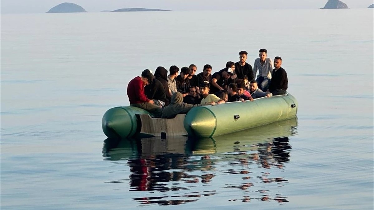 Yunanistan unsurlarınca geri itilen 27 düzensiz göçmen kurtarıldı