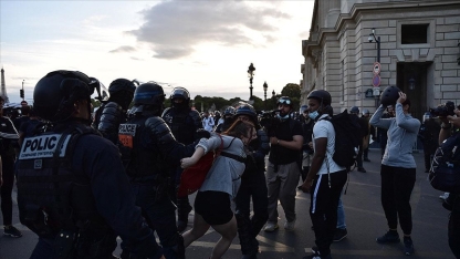 3 SORUDA - Fransa'daki şiddet ne anlatıyor?