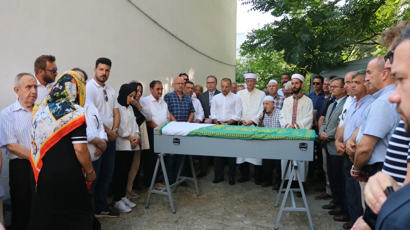 Merhum Dr. Sadık Ahmet’in kayınvalidesi ebediyete uğurlandı