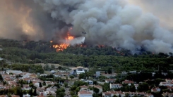 Orman yangınları yerleşim birimlerini tehdit ediyor