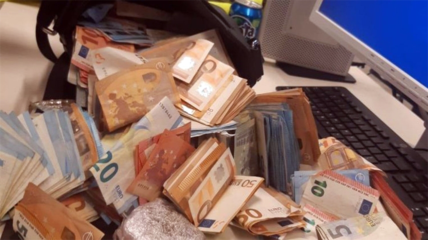 İkinci el mağazasındaki çantadan 23 bin euro çıktı