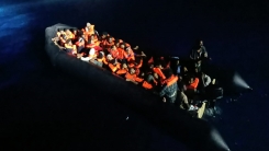 Geri itilen 14 düzensiz göçmen kurtarıldı, 50 göçmen yakalandı